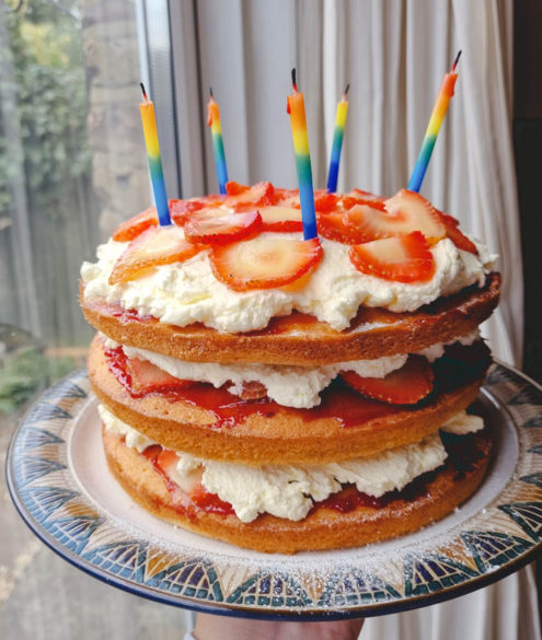 Easy victoria sponge cake recipe with cream and fresh strawberries